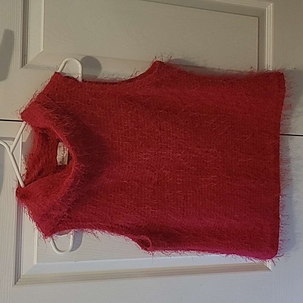 Pink feather sleevesless top